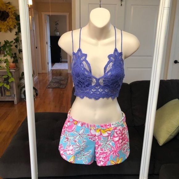NWT PINK BLUE WHITE YELLOW LILLY PULITZER FLORAL SHORTS - Picture 1 of 14